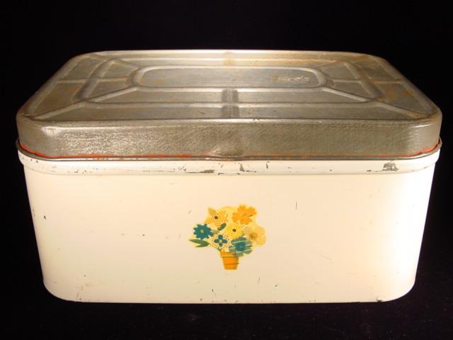 Vintage White Bread Box with Flower Pot Motif Vintage White Bread Box with Flower Pot Motif