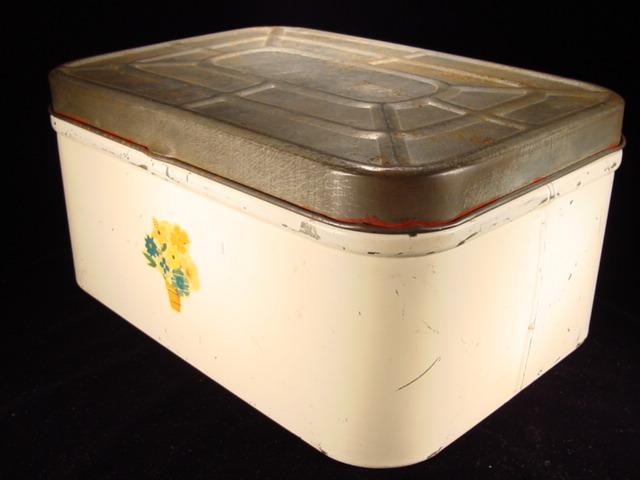 Vintage White Bread Box with Flower Pot Motif Vintage White Bread Box with Flower Pot Motif