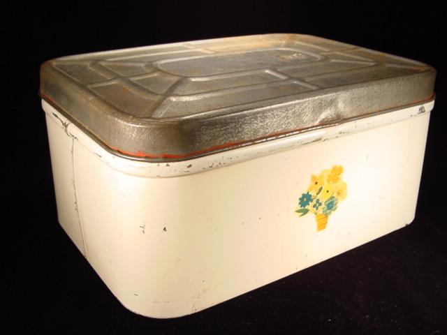 Vintage White Bread Box with Flower Pot Motif Vintage White Bread Box with Flower Pot Motif