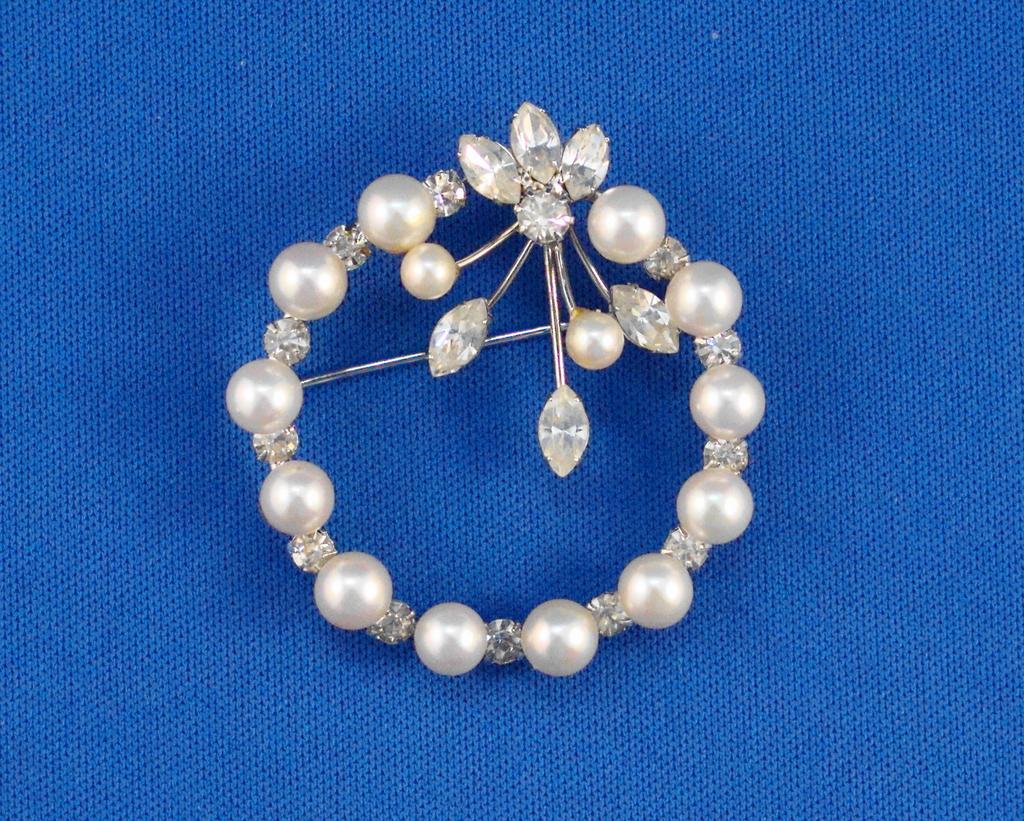 Vendome Faux Pearl & Clear Rhinestone Wreath Brooch Pin Vendome Faux Pearl & Clear Rhinestone Wreath Brooch Pin