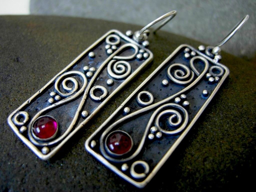 ARIA Oblong Oxidized Argentium Silver and Garnet Earring ARIA Oblong Oxidized Argentium Silver and Garnet Earring
