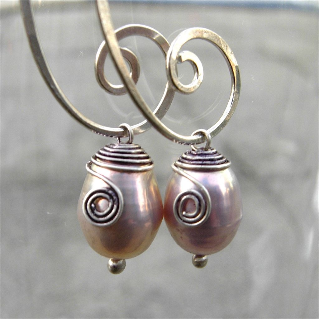MEANDER Purple Cultured Fresh Water Pearl Drop Sterling Silver Earring MEANDER Purple Cultured Fresh Water Pearl Drop Sterling Silver Earring