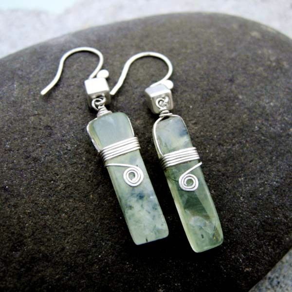 SQUARE n CUBE 5x25mm Green Tourmaline n Sterling Silver Dangling Earring SQUARE n CUBE 5x25mm Green Tourmaline n Sterling Silver Dangling Earring