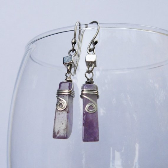 SQUARE n CUBE 5x25mm Green Tourmaline n Sterling Silver Dangling Earring SQUARE n CUBE 5x25mm Green Tourmaline n Sterling Silver Dangling Earring