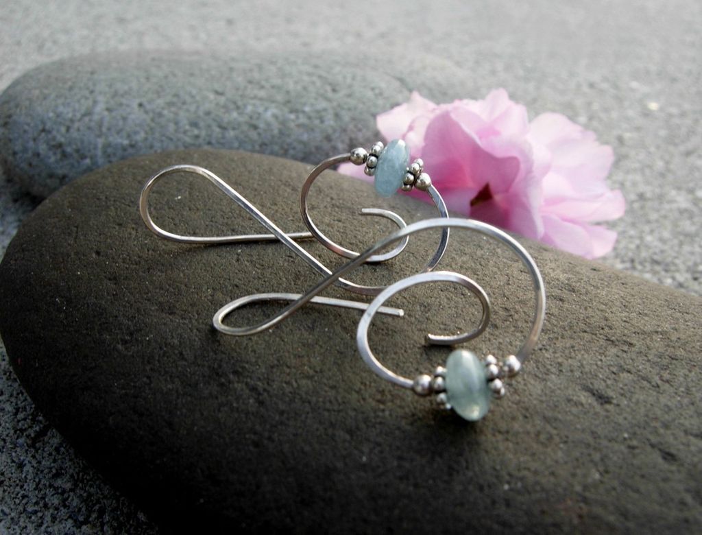 LEAP "&" Aquamarine n Argentium Sterling silver Earring LEAP "&" Aquamarine n Argentium Sterling silver Earring