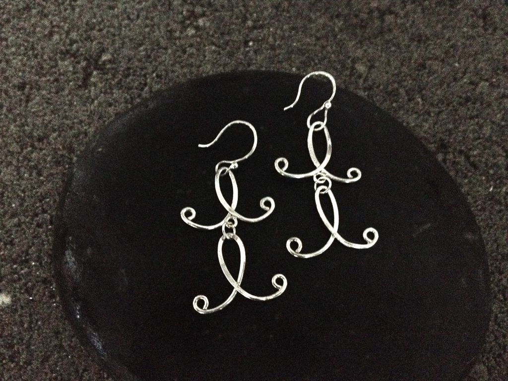 SCHOOL OF FISH Argentium Sterling Silver Dangle Earring SCHOOL OF FISH Argentium Sterling Silver Dangle Earring
