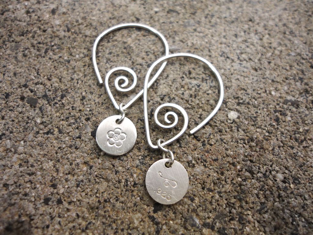 V MEANDER FLORET Sterling Silver Drop Hoop Dangle Earring V MEANDER FLORET Sterling Silver Drop Hoop Dangle Earring