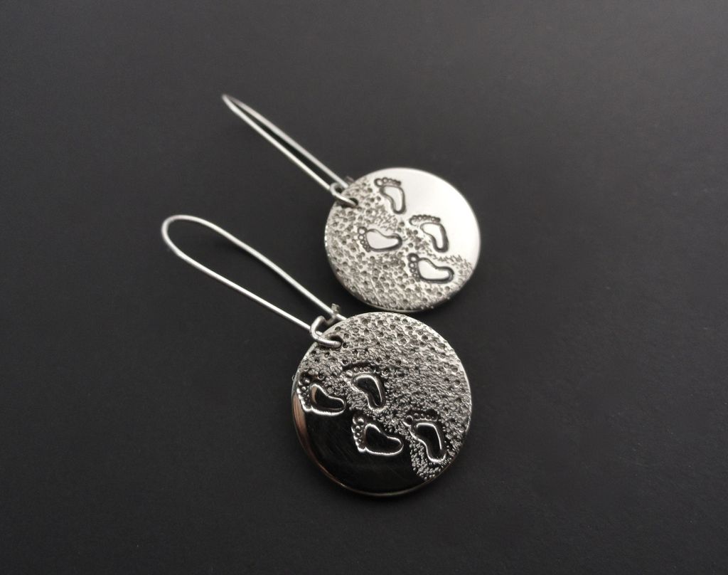 MOON WALK Sterling Silver Disc Footprint Hand Fabricated Contrasting Texture Dangle Earring MOON WALK Sterling Silver Disc Footprint Hand Fabricated Contrasting Texture Dangle Earring