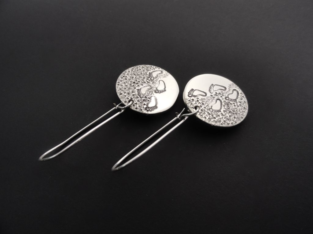MOON WALK Sterling Silver Disc Footprint Hand Fabricated Contrasting Texture Dangle Earring MOON WALK Sterling Silver Disc Footprint Hand Fabricated Contrasting Texture Dangle Earring