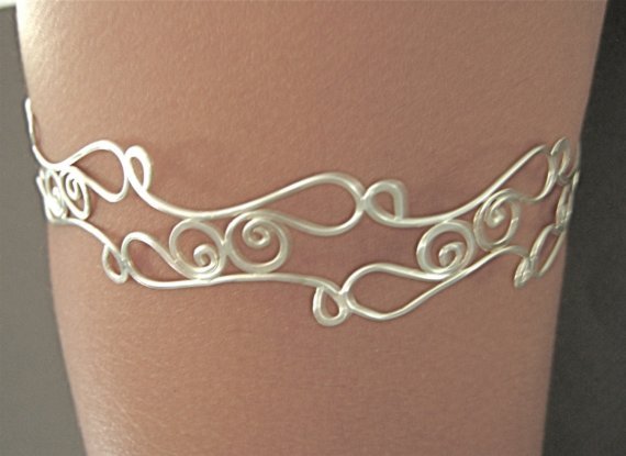 OLYRIA Argentium Sterling Silver JeweLyrie Swirl Necklace OLYRIA Argentium Sterling Silver JeweLyrie Swirl Necklace