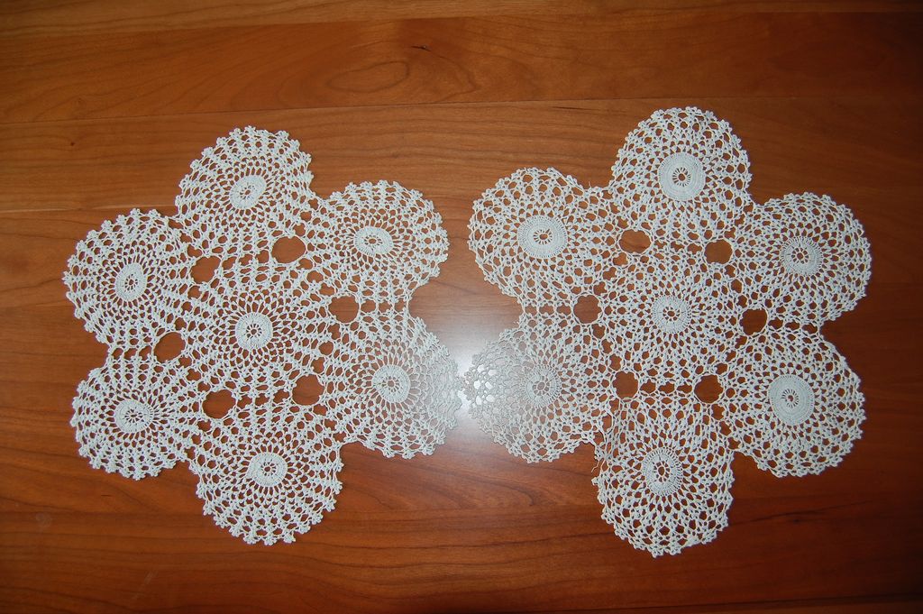 Pair of Exquisite crochet doilies, joined Round motifs, very fine Pair of Exquisite crochet doilies, joined Round motifs, very fine