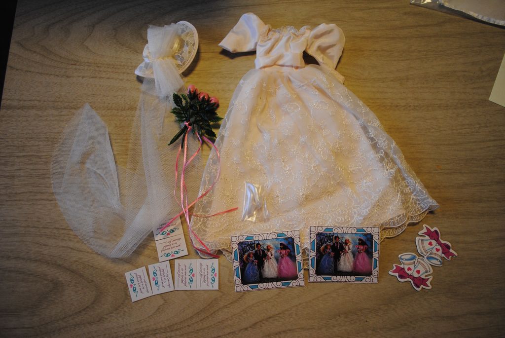 Mid 1980's Barbie clothes, WEdding gown Mid 1980's Barbie clothes, WEdding gown