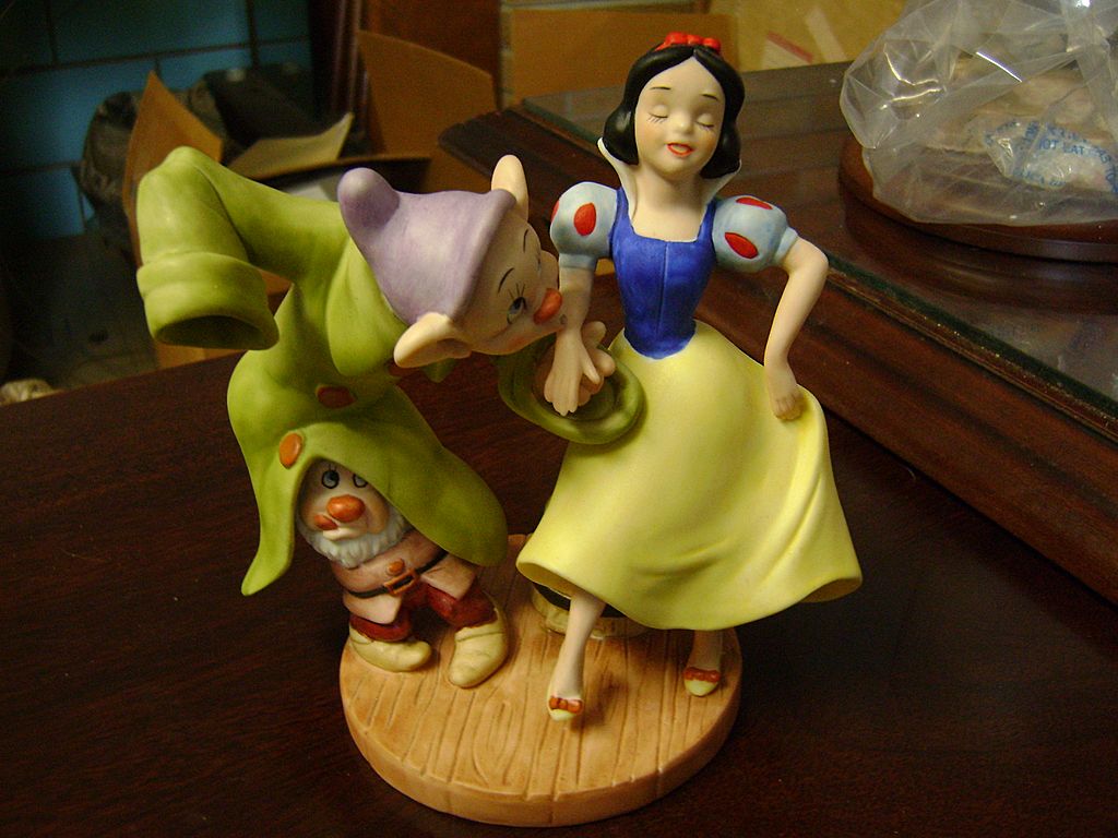 Disney's Magic Memories Figurines - Snow White Disney's Magic Memories Figurines - Snow White