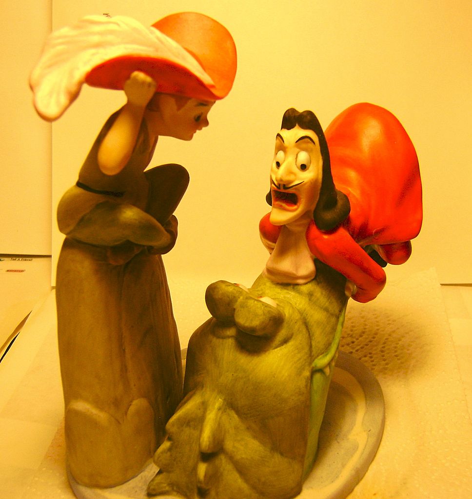 Disney's Magic Memories Figurines -Peter Pan Disney's Magic Memories Figurines -Peter Pan