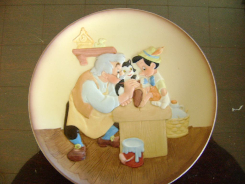 Disney's Magic Memories Plate Collection Pinocchio Disney's Magic Memories Plate Collection Pinocchio