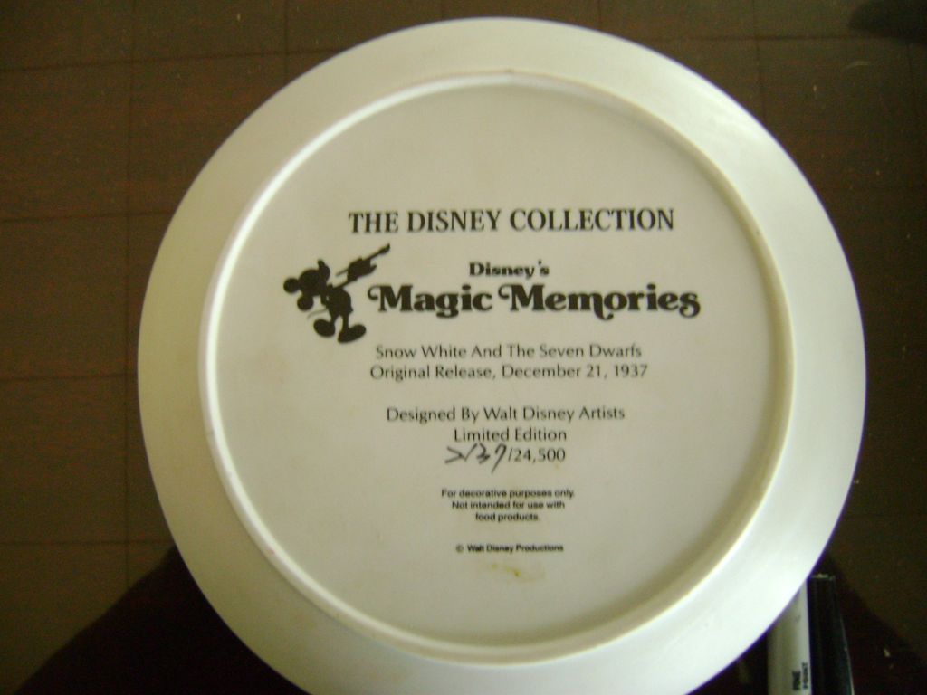 The Disney Magic Memories Plate Collection Snow White The Disney Magic Memories Plate Collection Snow White