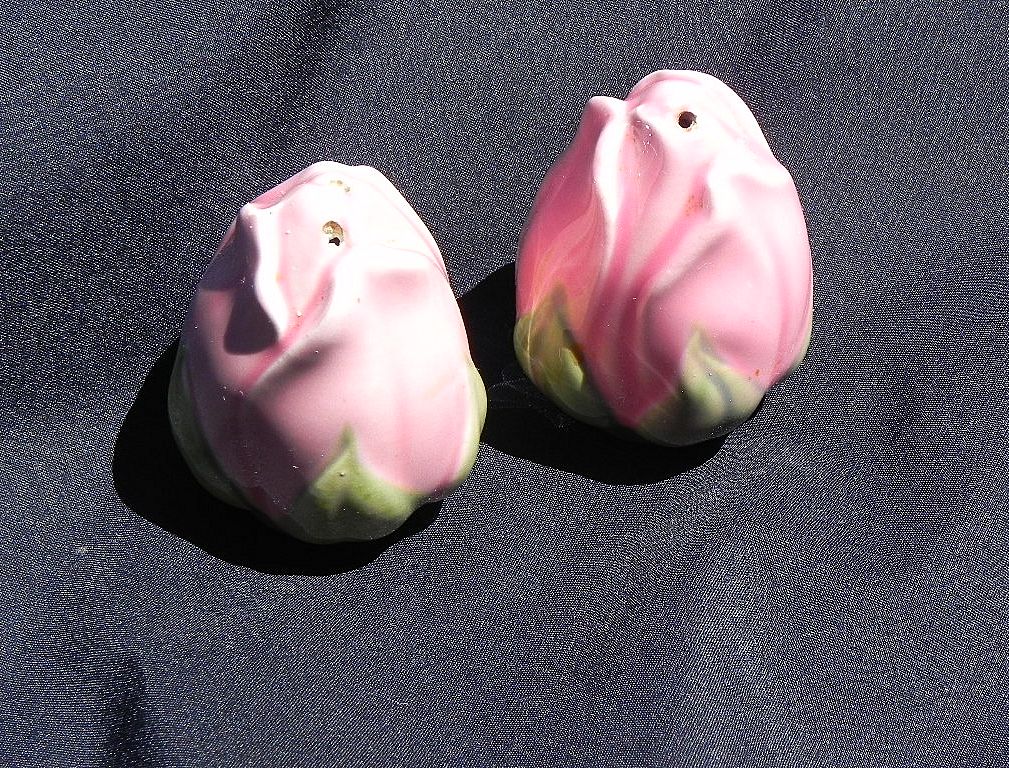 Franciscan Earthenware Pink Dessert Salt and Pepper Franciscan Earthenware Pink Dessert Salt and Pepper