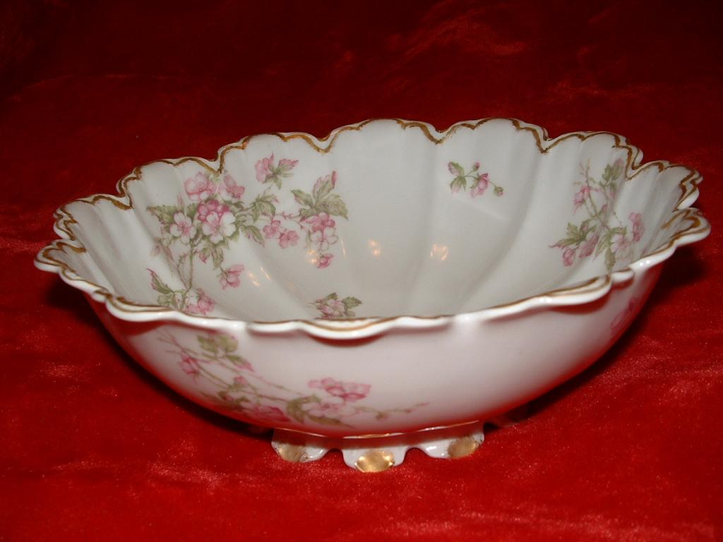 Antique, Haviland & Co, Limoges Serving Bowl, France Antique, Haviland & Co, Limoges Serving Bowl, France