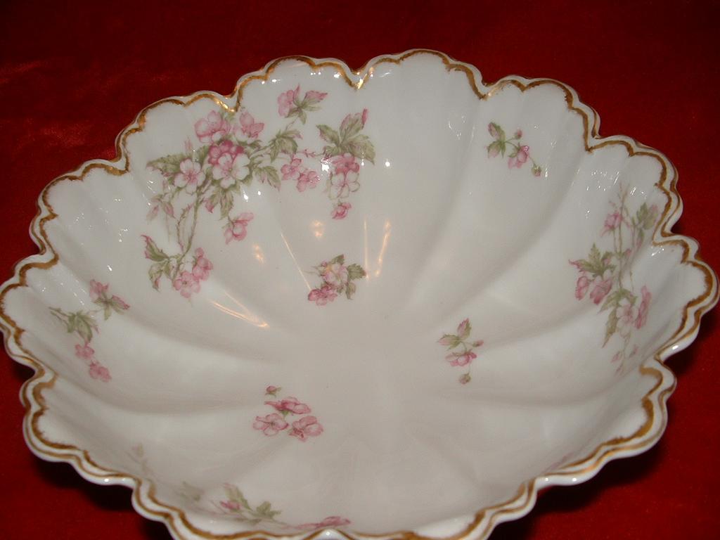 Antique, Haviland & Co, Limoges Serving Bowl, France Antique, Haviland & Co, Limoges Serving Bowl, France