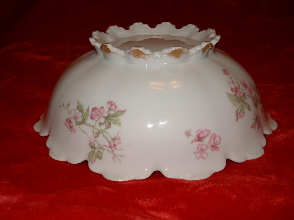Antique, Haviland & Co, Limoges Serving Bowl, France Antique, Haviland & Co, Limoges Serving Bowl, France