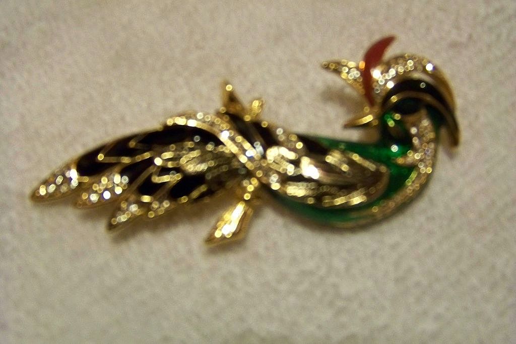 Figural Rhinestone & Enameling, Bird Brooch / Pin Figural Rhinestone & Enameling, Bird Brooch / Pin