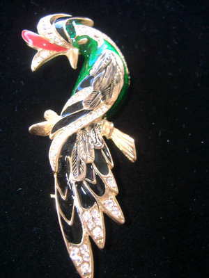 Figural Rhinestone & Enameling, Bird Brooch / Pin Figural Rhinestone & Enameling, Bird Brooch / Pin