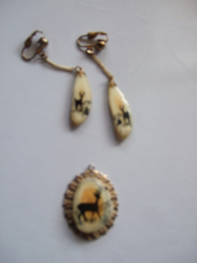 Vintage, Hand Painted Deer On Bone / Antler Pendent & Earring Set Vintage, Hand Painted Deer On Bone / Antler Pendent & Earring Set