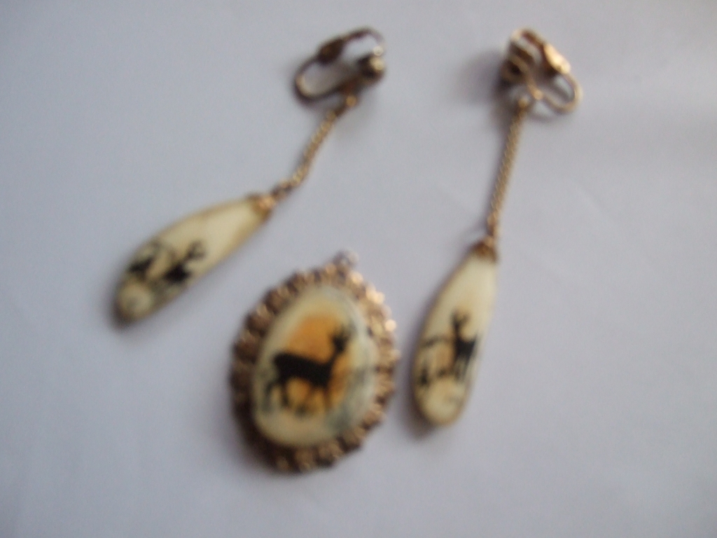 Vintage, Hand Painted Deer On Bone / Antler Pendent & Earring Set Vintage, Hand Painted Deer On Bone / Antler Pendent & Earring Set