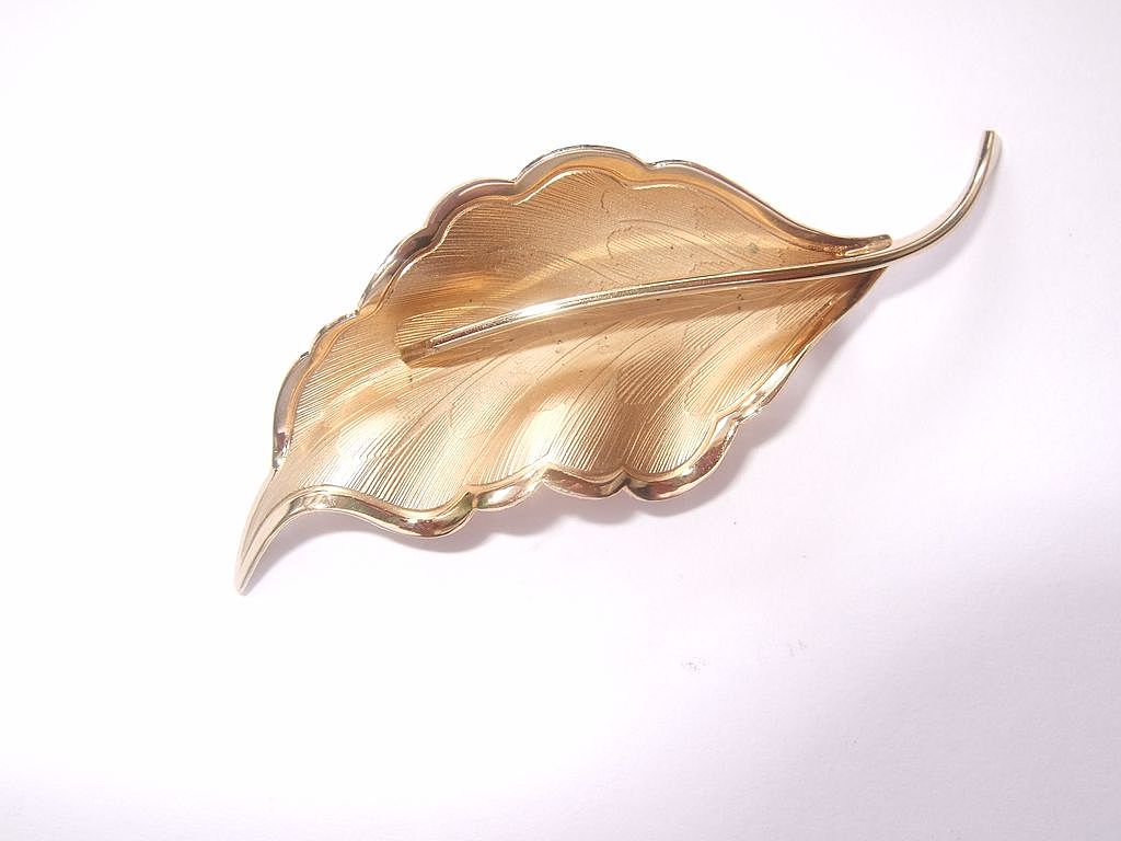 Vintage, Marked Wells, Brushed & Polished, Leaf Brooch Pin Vintage, Marked Wells, Brushed & Polished, Leaf Brooch Pin