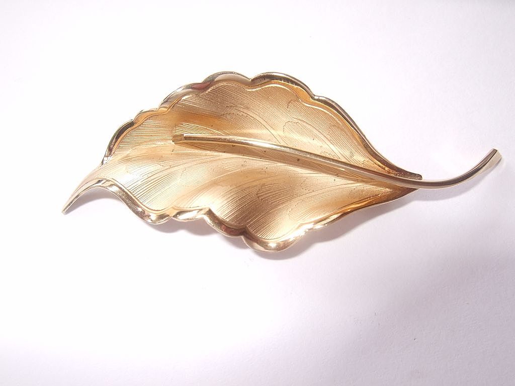 Vintage, Marked Wells, Brushed & Polished, Leaf Brooch Pin Vintage, Marked Wells, Brushed & Polished, Leaf Brooch Pin