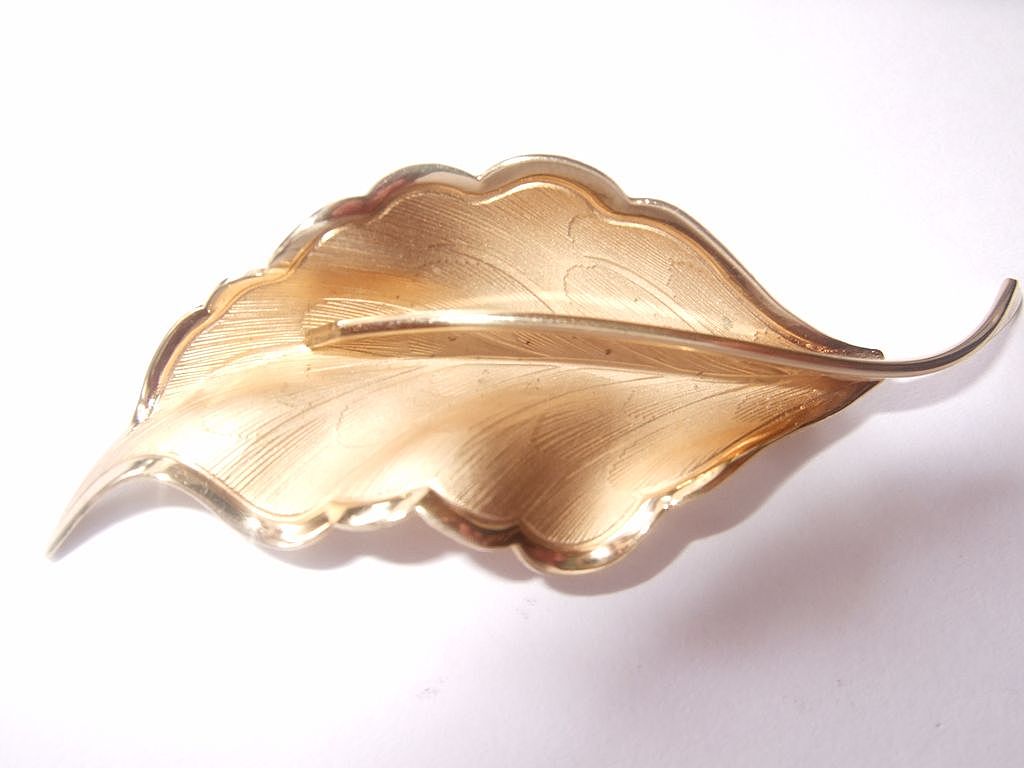 Vintage, Marked Wells, Brushed & Polished, Leaf Brooch Pin Vintage, Marked Wells, Brushed & Polished, Leaf Brooch Pin