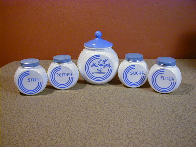 5 Pc Vintage Vitrock Grease, Sugar, Flour, Salt & Pepper Shakers, Range Set 5 Pc Vintage Vitrock Grease, Sugar, Flour, Salt & Pepper Shakers, Range Set
