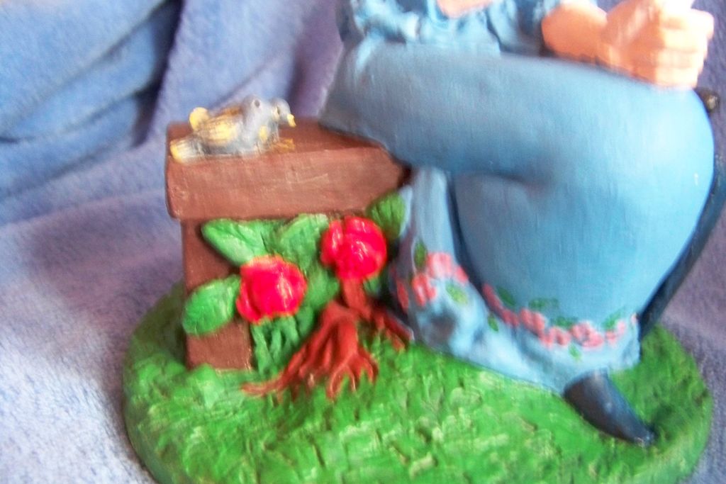 Large Vintage Plaster, Women Feeding Birds Figurine 1981 Large Vintage Plaster, Women Feeding Birds Figurine 1981