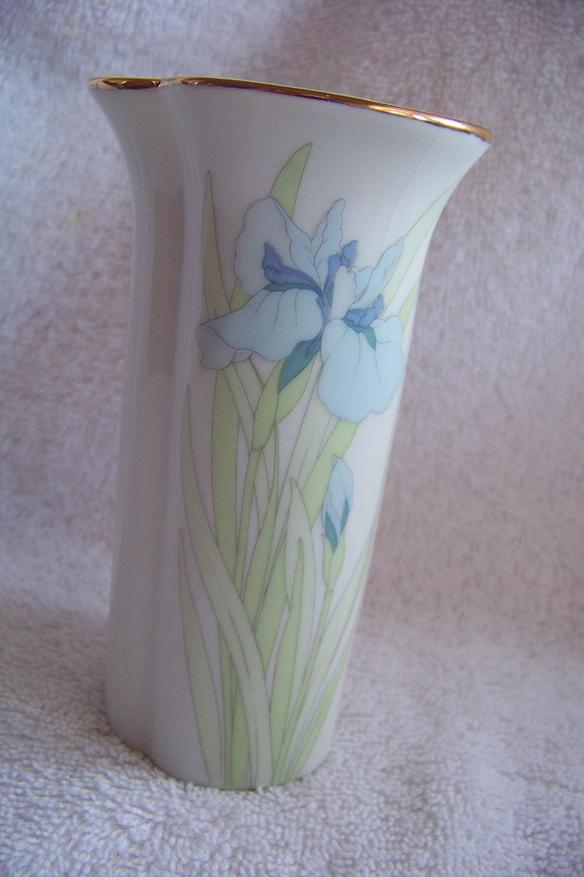 Quality China Iris 5" Vase, Fuji Japan Quality China Iris 5" Vase, Fuji Japan