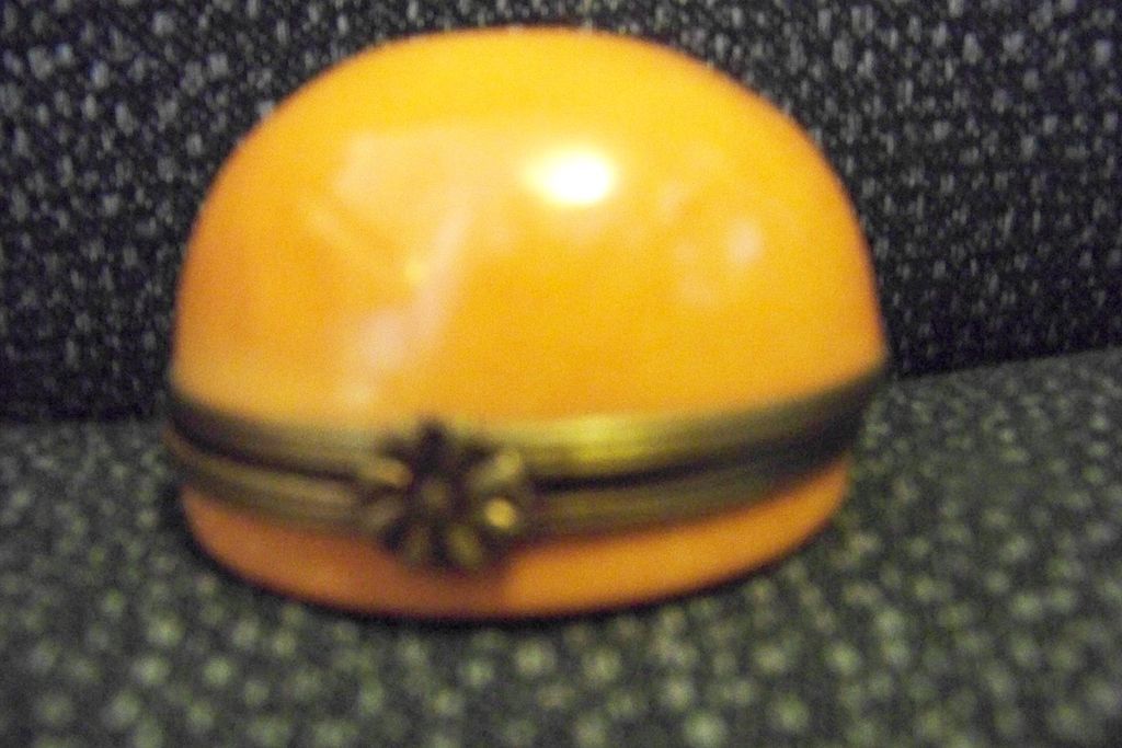 Limoges Orange Star Round Box, Peint Main P V Limoges Orange Star Round Box, Peint Main P V