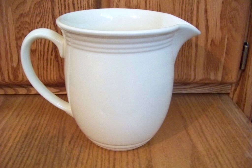 Oneida Petals Yellow Pottery Pitcher Oneida Petals Yellow Pottery Pitcher