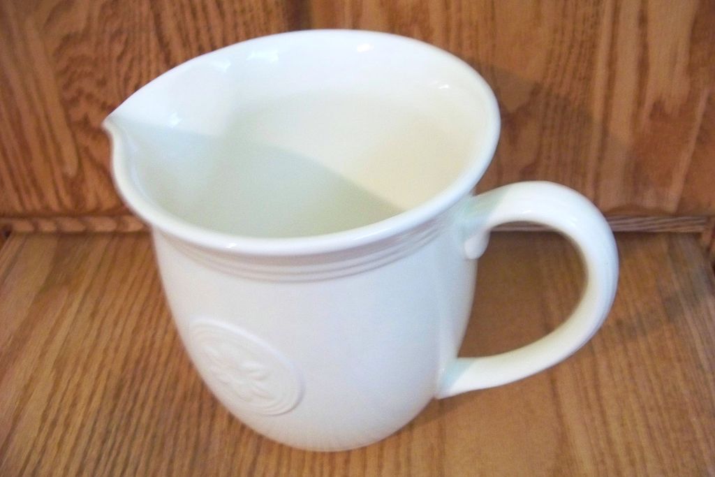Oneida Petals Yellow Pottery Pitcher Oneida Petals Yellow Pottery Pitcher