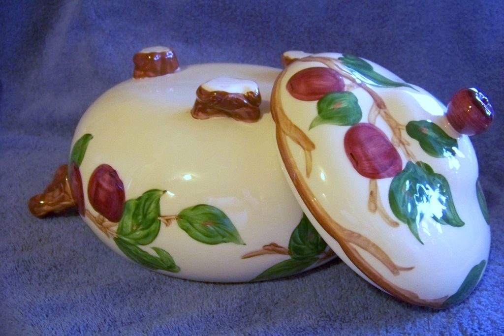 Vintage Franciscan Red Apple Covered Soup Tureen Mint USA Vintage Franciscan Red Apple Covered Soup Tureen Mint USA