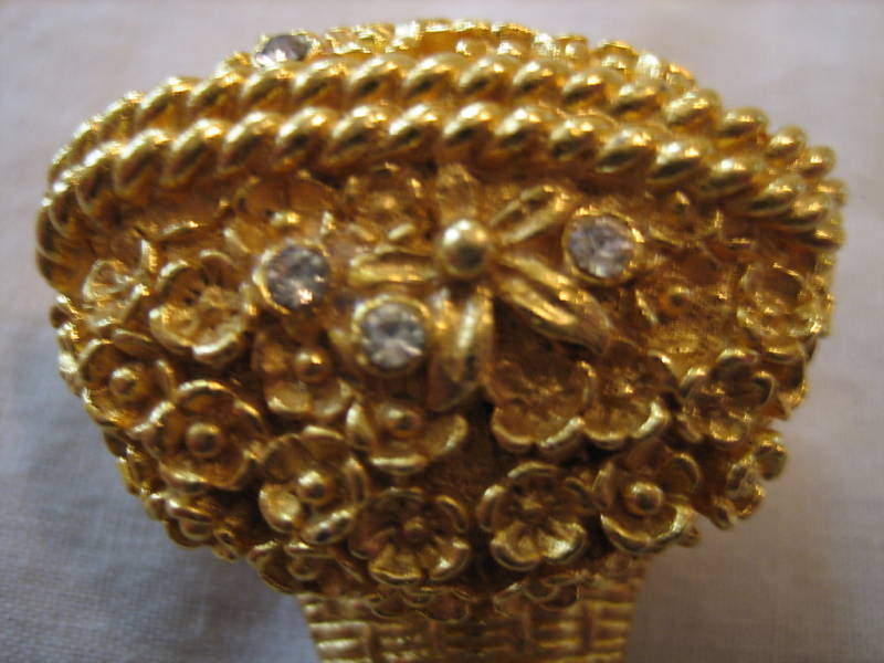 Vintage AVON Solid Perfume Compact Flower Basket Brooch Vintage AVON Solid Perfume Compact Flower Basket Brooch