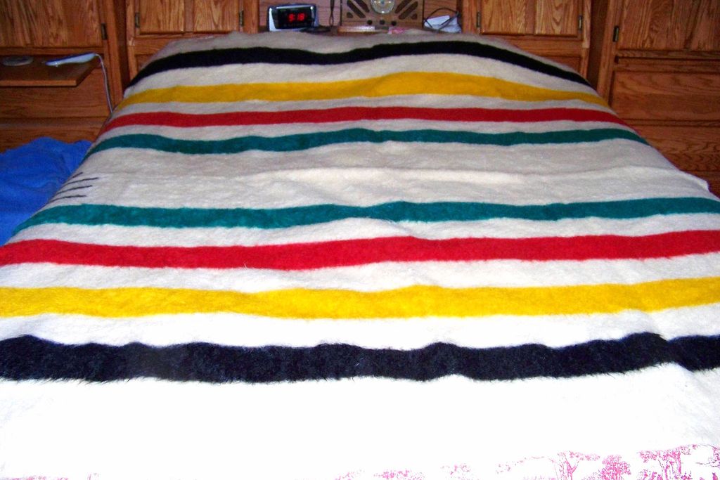 Vintage Hudson Bay 3 1/2 point Strip Blanket 62" X 76" Vintage Hudson Bay 3 1/2 point Strip Blanket 62" X 76"