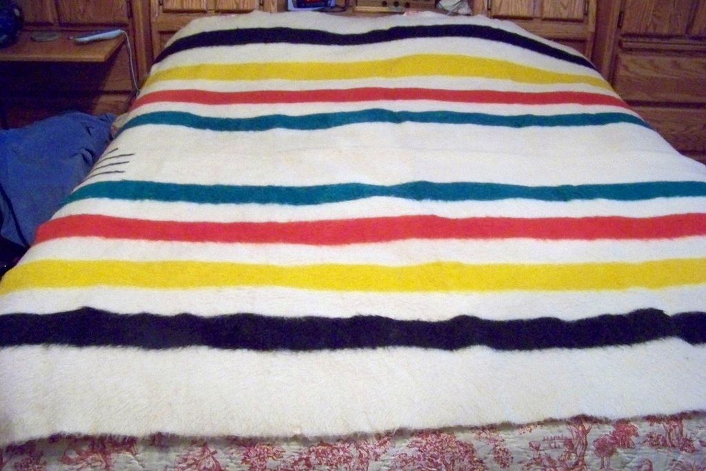 Vintage Hudson Bay 3 1/2 point Strip Blanket 62" X 76" Vintage Hudson Bay 3 1/2 point Strip Blanket 62" X 76"