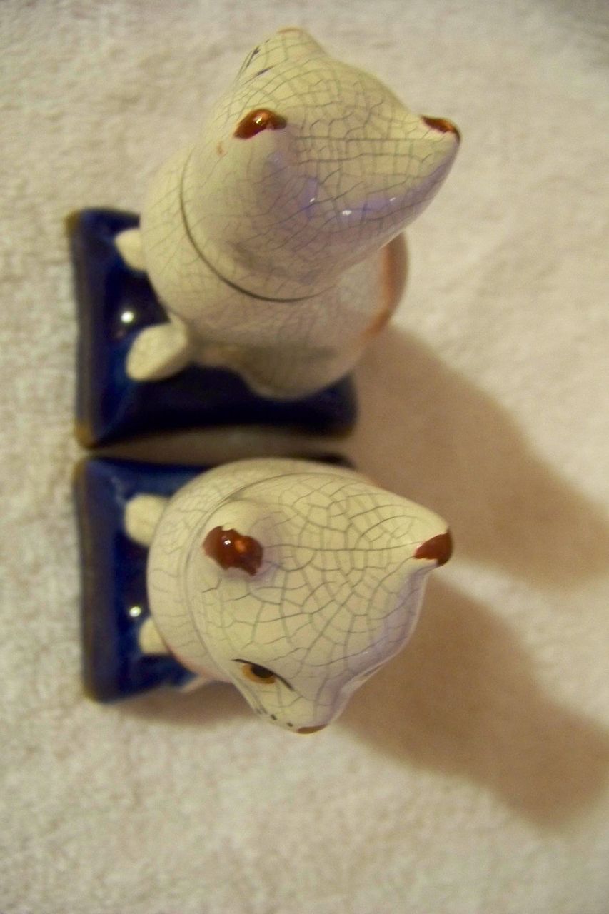 Vintage Pair of Staffordshire Cat Pottery Figurines Vintage Pair of Staffordshire Cat Pottery Figurines