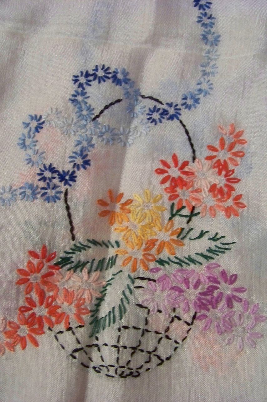 Vintage Embroidery Table Runner Dresser Scarf W Lace Vintage Embroidery Table Runner Dresser Scarf W Lace