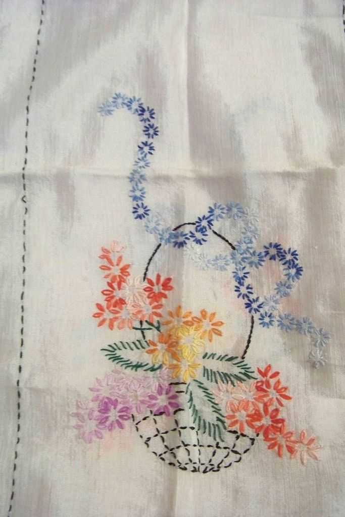 Vintage Embroidery Table Runner Dresser Scarf W Lace Vintage Embroidery Table Runner Dresser Scarf W Lace