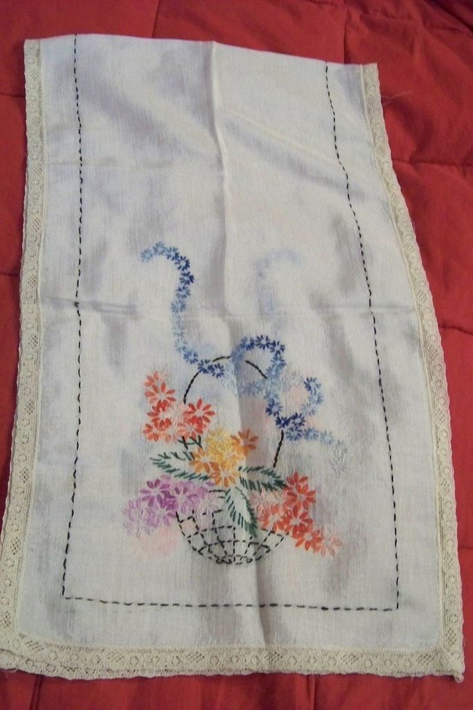Vintage Embroidery Table Runner Dresser Scarf W Lace Vintage Embroidery Table Runner Dresser Scarf W Lace