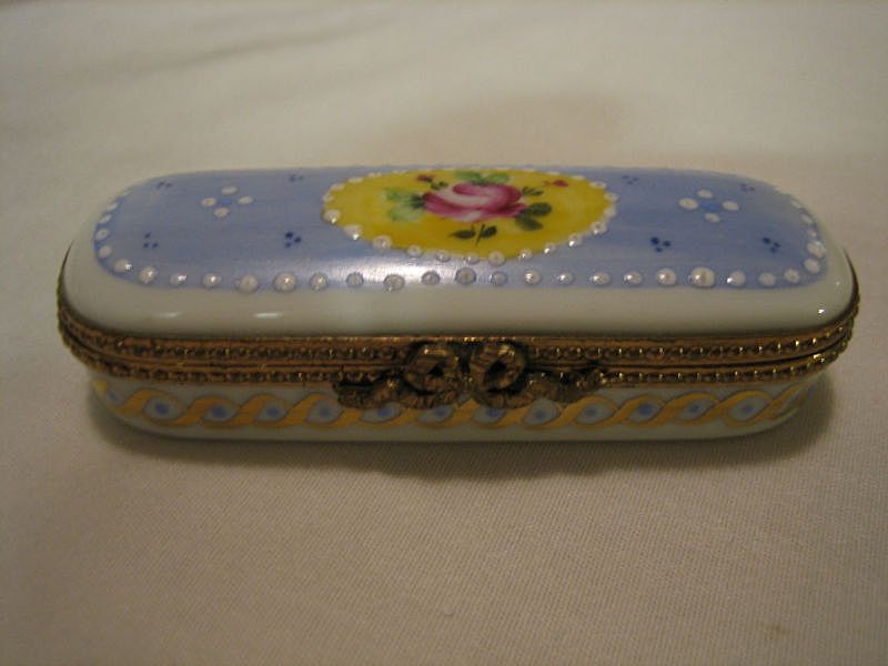Hand Painted Limoges Enamel Rose Floral Hinged Box Hand Painted Limoges Enamel Rose Floral Hinged Box