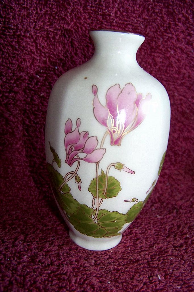 Otagiri Cyclamen Floral Mini Vase, Japan Otagiri Cyclamen Floral Mini Vase, Japan