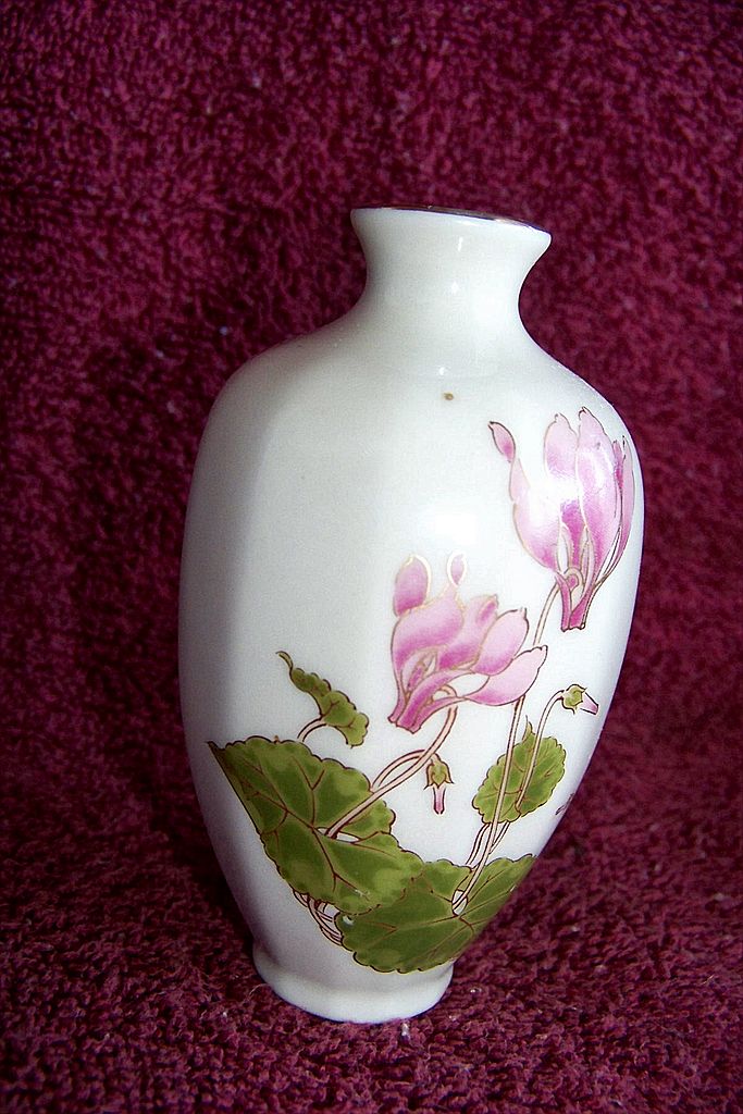 Otagiri Cyclamen Floral Mini Vase, Japan Otagiri Cyclamen Floral Mini Vase, Japan