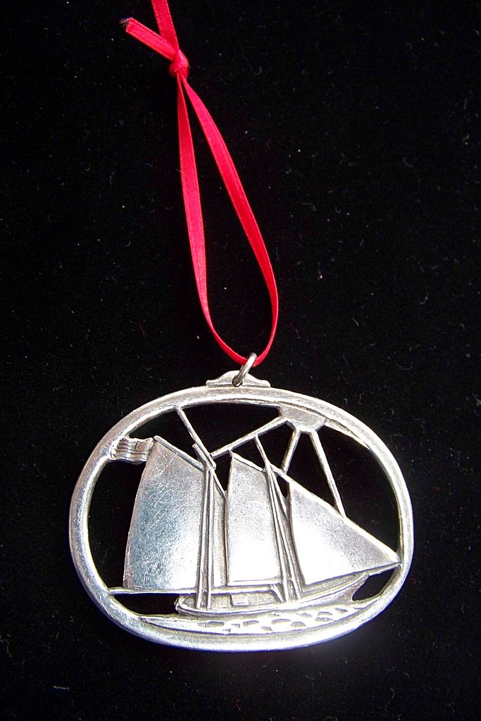 Amerika Pewter Sailboat Ornament / Pendant, Havstad Amerika Pewter Sailboat Ornament / Pendant, Havstad