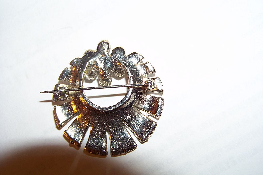 Vintage Rhinestone & Faux Pearl Brooch Pin Vintage Rhinestone & Faux Pearl Brooch Pin